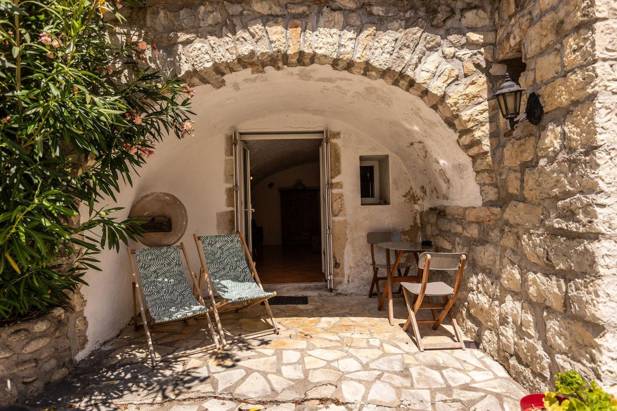 Hotel Les Monteils Grospierres Exteriér fotografie
