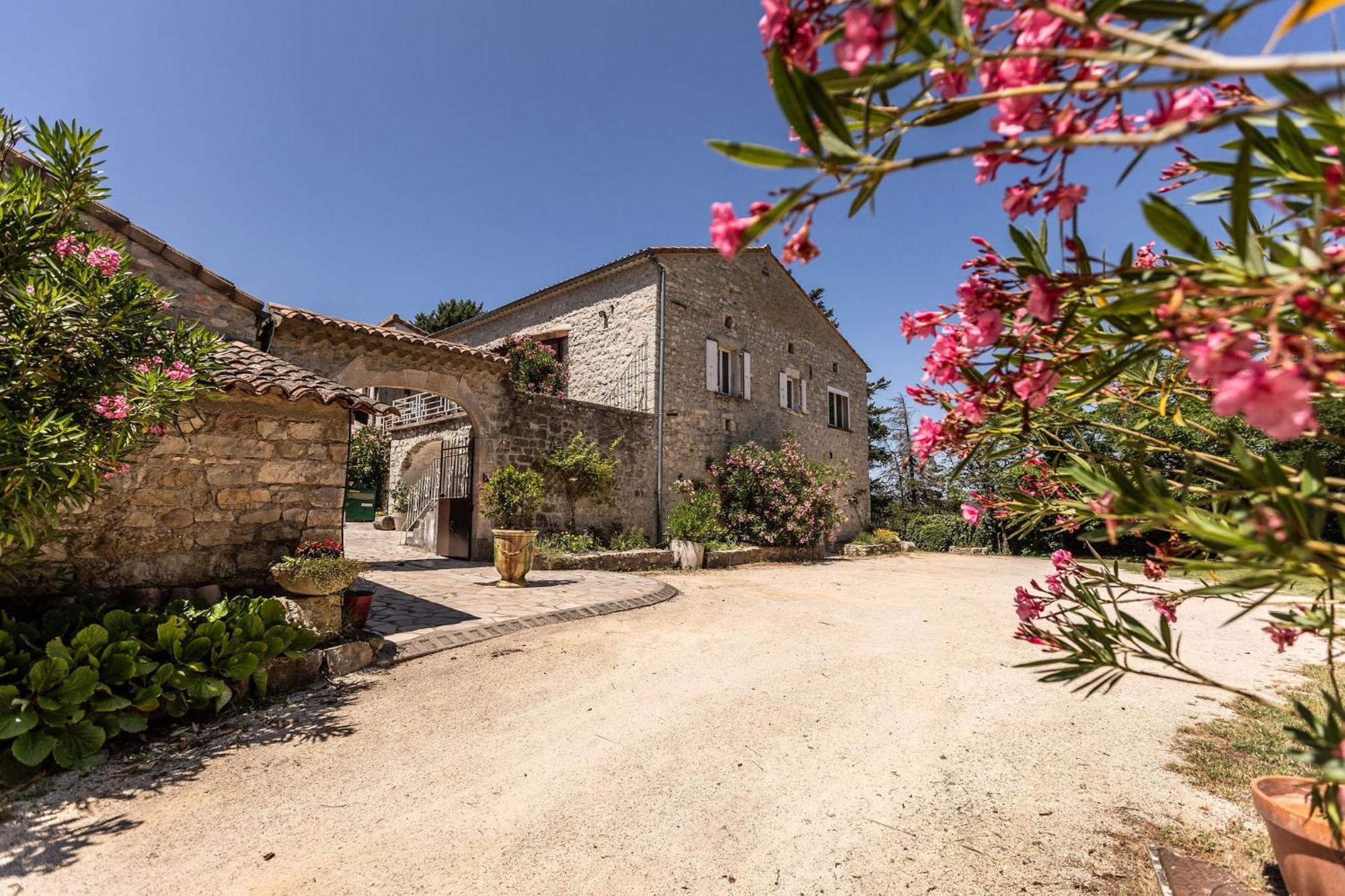 Hotel Les Monteils Grospierres Exteriér fotografie